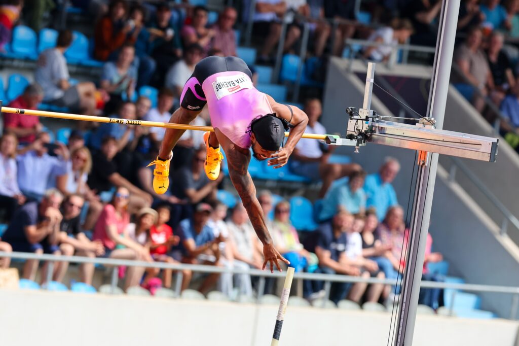 Leichtathletik, Goldenes Oval 2025 am 01.06.2025 im Heinz-Steyer-Stadion, Dresden. Stabhochsprung Bo Kanda Lita Baehre (GER), Foto: Joerg Halisch