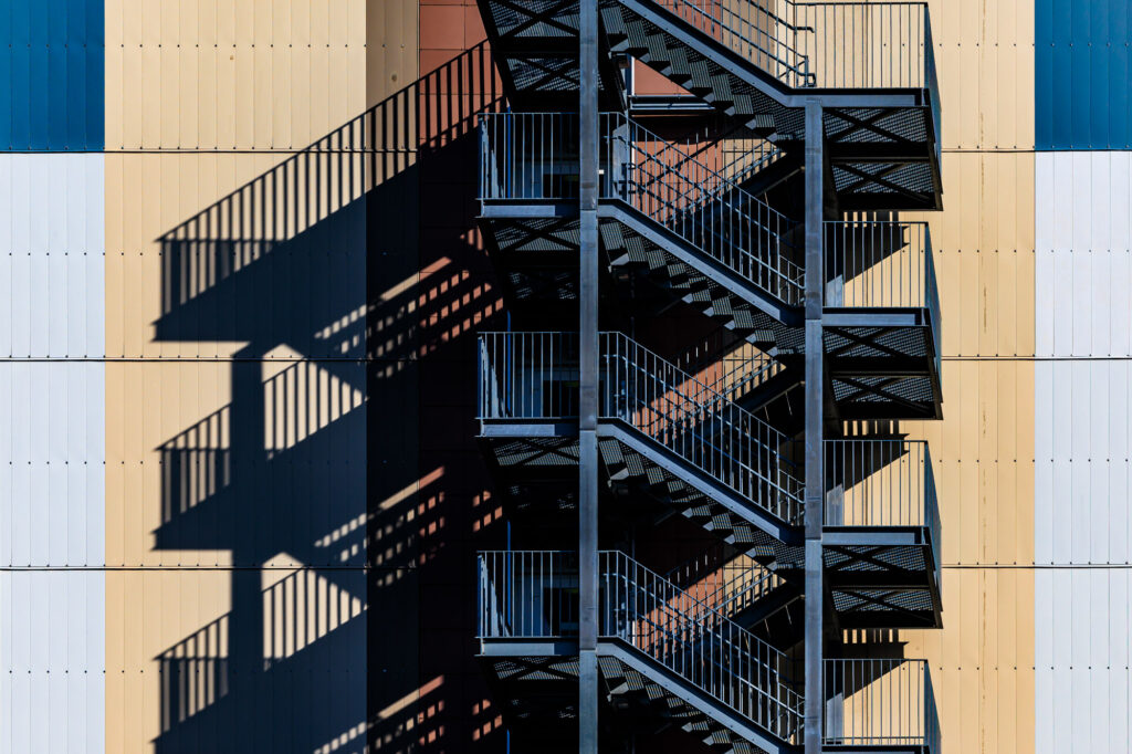 Schattenspiel am Hochhaus, 31.05.2025, Foto: Joerg Halisch