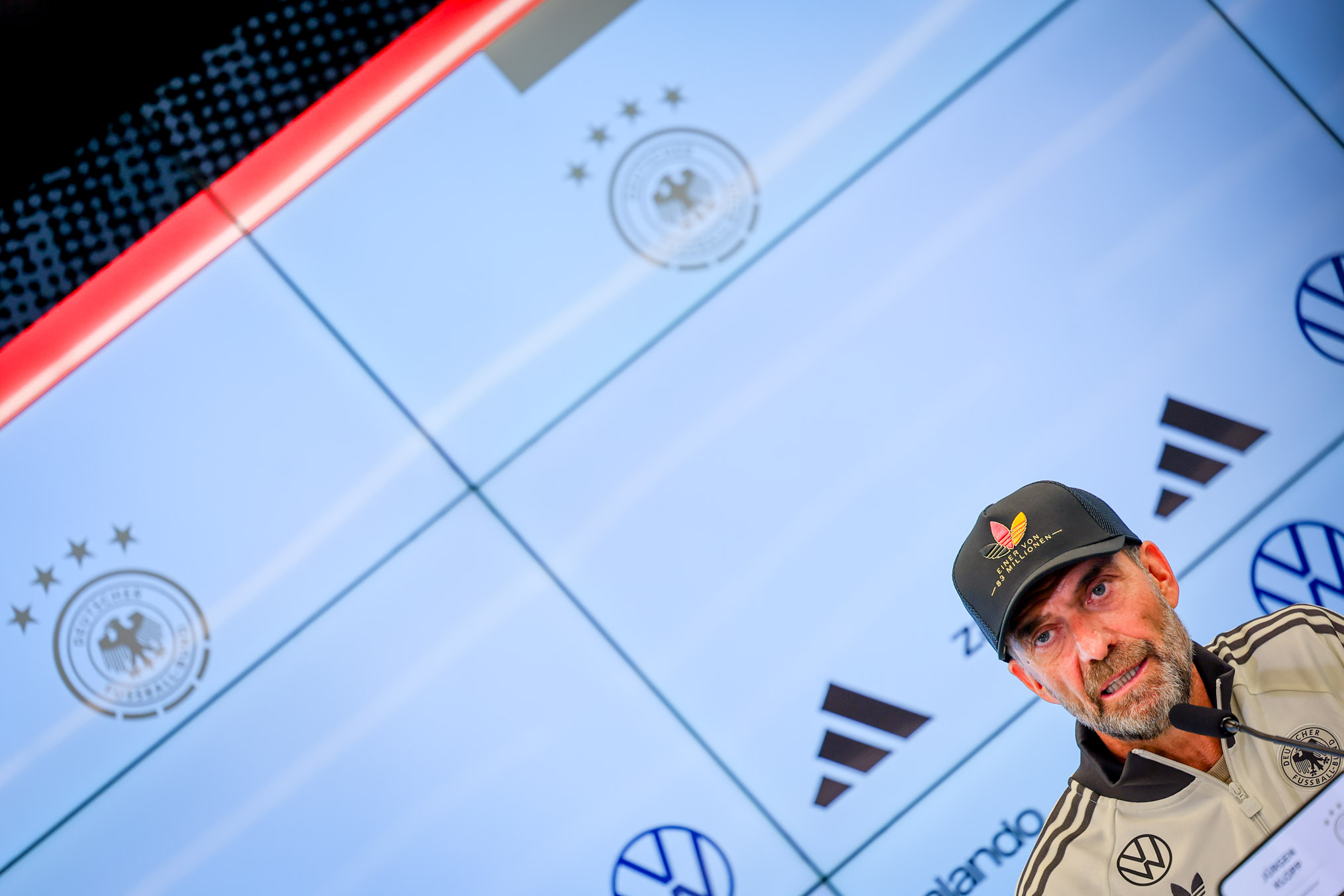 Bundestrainer Juergen Klopp bei einer Pressekonferenz in Frankfurt am Main.