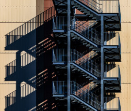 Schattenspiel am Hochhaus, 31.05.2025, Foto: Joerg Halisch Schattenspiel am Hochhaus, 31.05.2025, Foto: Joerg Halisch