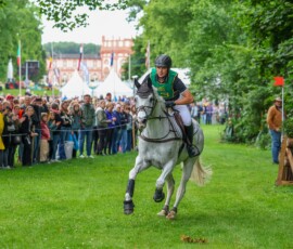 LONGINES PfingstTurnier Wiesbaden am 07.06.2025 im Schloßpark Biebrich Wiesbaden. Vier-Sterne-Vielseitigkeitsprüfung Geländeritt, Konstantin Harting (GER) auf Caspara 6., Foto: Joerg Halisch LONGINES PfingstTurnier Wiesbaden am 07.06.2025 im Schloßpark Biebrich Wiesbaden. Vier-Sterne-Vielseitigkeitsprüfung Geländeritt, Konstantin Harting (GER) auf Caspara 6., Foto: Joerg Halisch