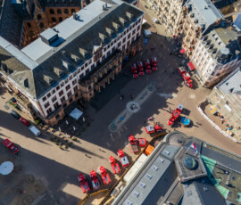 Wiesbaden, Schloßplatz, 10.05.2025, Fahrzeugübergabe von dreizehn GW-L KatS sowie den dazugehörigen Wechselmodulen mit Herrn Staatsminister Prof. Dr. Roman Poseck. Wiesbaden, Schloßplatz, 10.05.2025, Fahrzeugübergabe von dreizehn GW-L KatS sowie den dazugehörigen Wechselmodulen mit Herrn Staatsminister Prof. Dr. Roman Poseck.