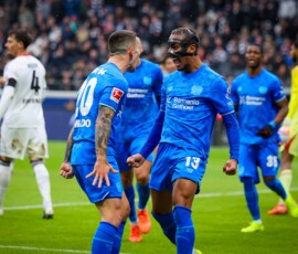 0:1 Tor, Jubel, v.l. Alejandro Grimaldo, Torschuetze Arthur (Leverkusen)
Frankfurt, 31.01.2026, Fussball, Bundesliga, Eintracht Frankfurt - Bayer 04 Leverkusen
