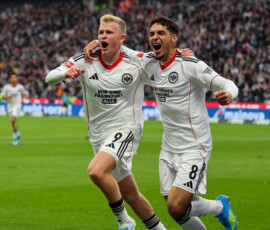 Frankfurt am Main, Deutsche Bank Park, 05.04.2026, Fußball Eintracht Frankfurt - 1. FC Köln. Torjubel, v.l. Jonathan Burkardt (Eintracht Frankfurt), Farès Chaibi (Eintracht Frankfurt) Frankfurt am Main, Deutsche Bank Park, 05.04.2026, Fußball Eintracht Frankfurt - 1. FC Köln. Torjubel, v.l. Jonathan Burkardt (Eintracht Frankfurt), Farès Chaibi (Eintracht Frankfurt)